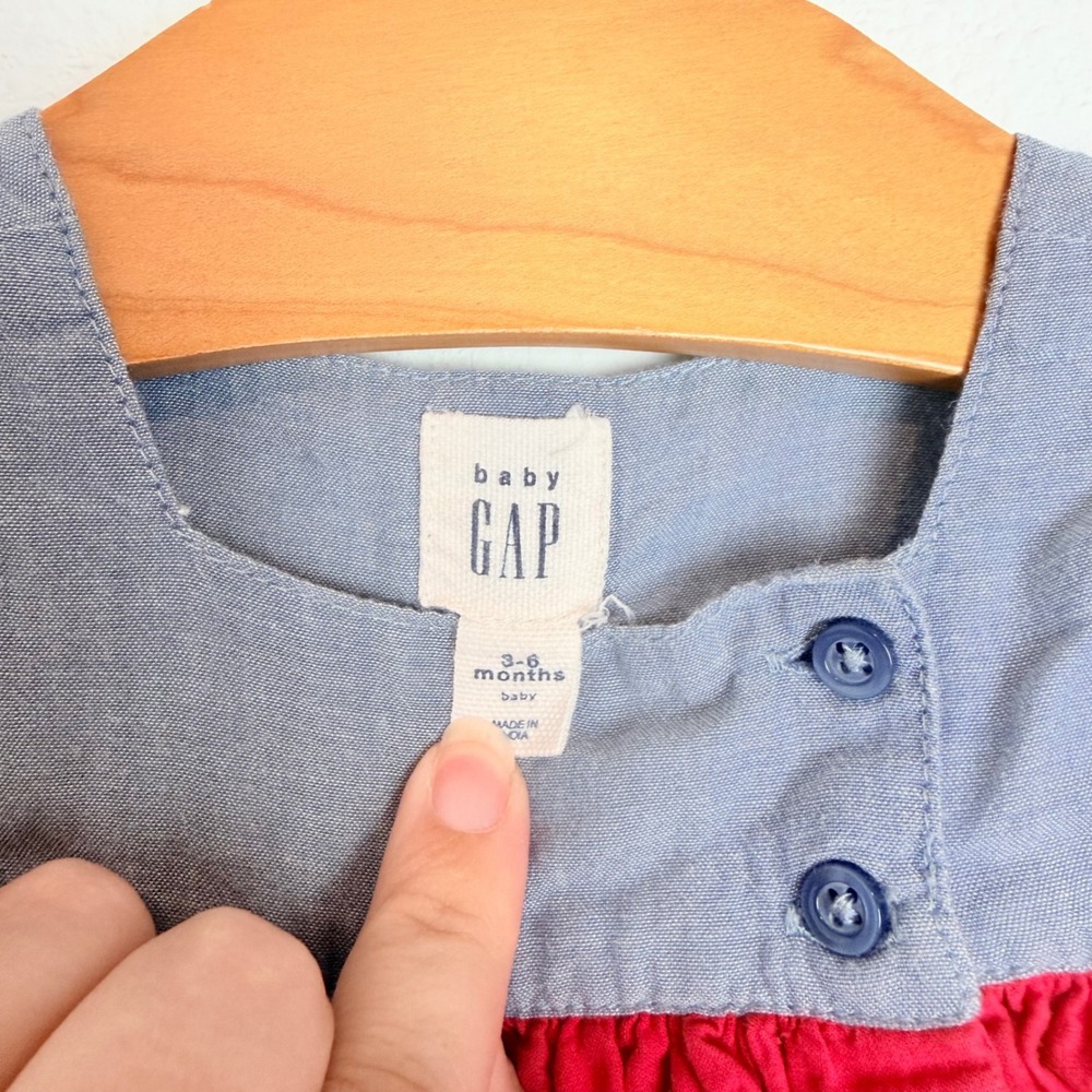 Baby Gap Girls Red Blue Chambray Eyelet Ruffle Dress 3-6 Months - Picture 6 of 8